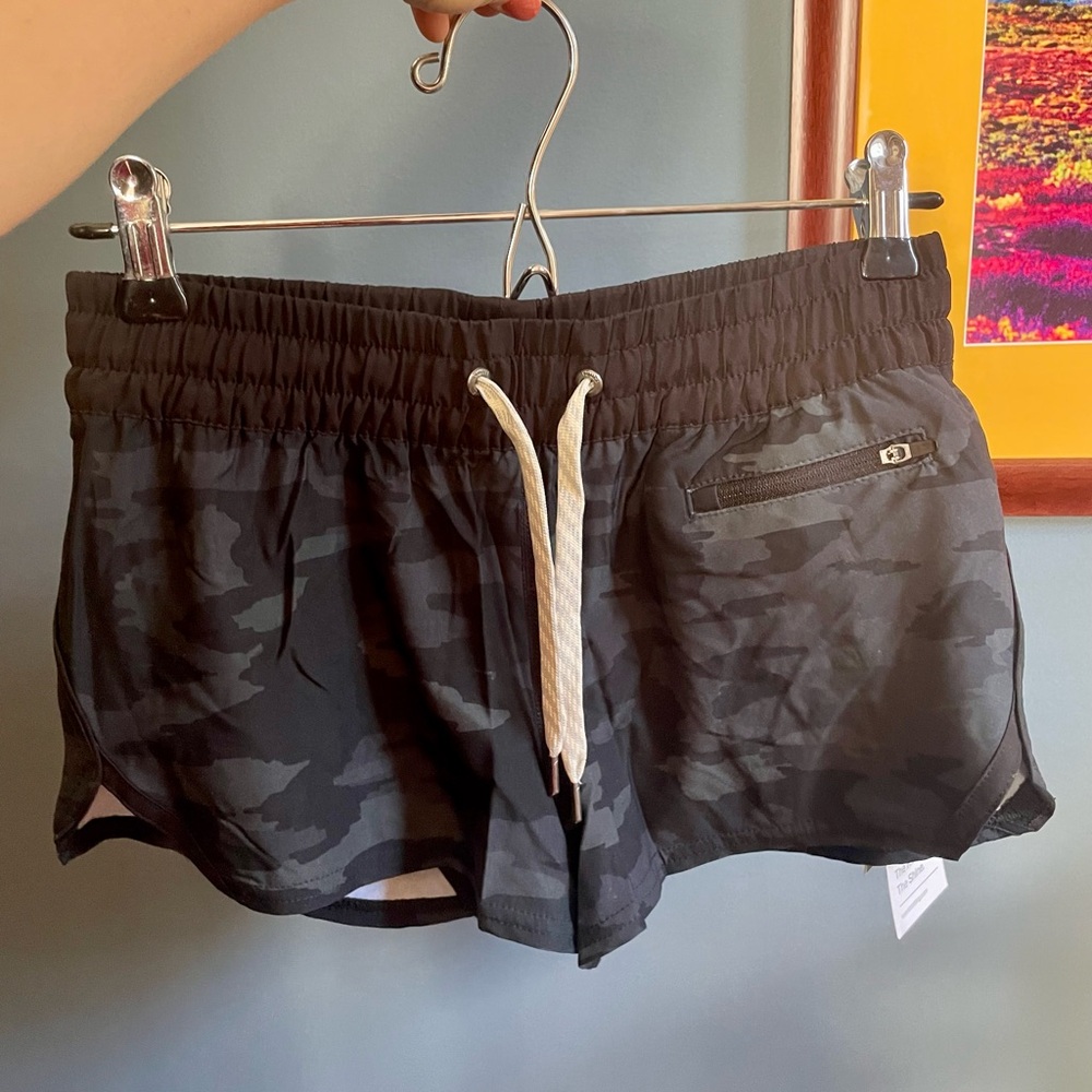 Vuori Clementine Short, XS, NWT